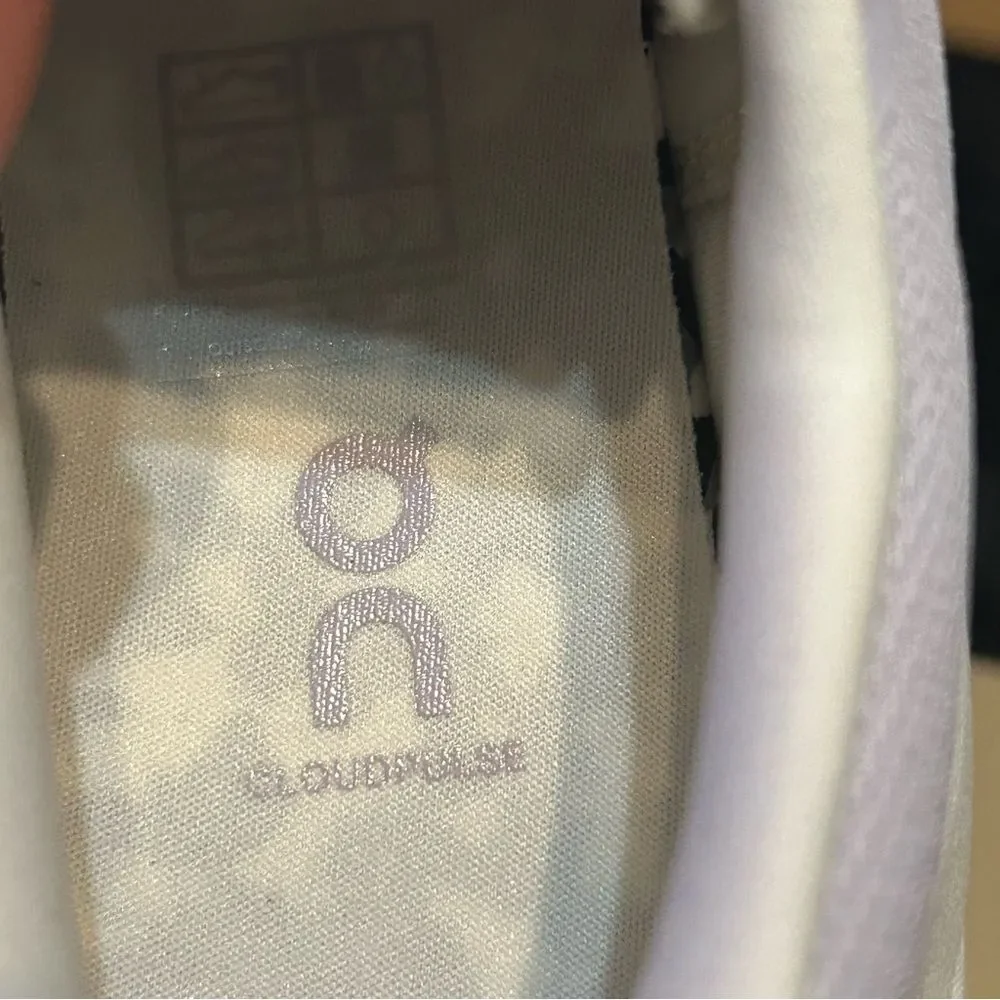 ON CLOUDPULSE purple running athletic training lace up shoes sneakers sz 7.5 new